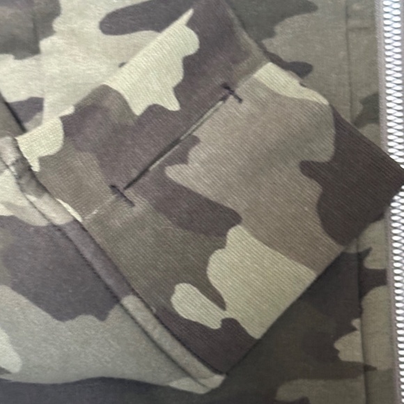 New Lululemon Full Zip Hoodie in Camo - Picture 4 of 10